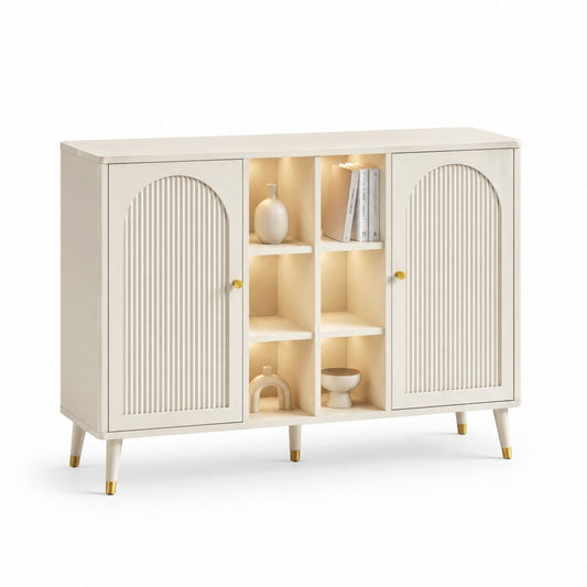 Credenza da sala da pranzo bianca in MDF con ante scanalate e ripiani illuminati 120 x 40 x 90 cm